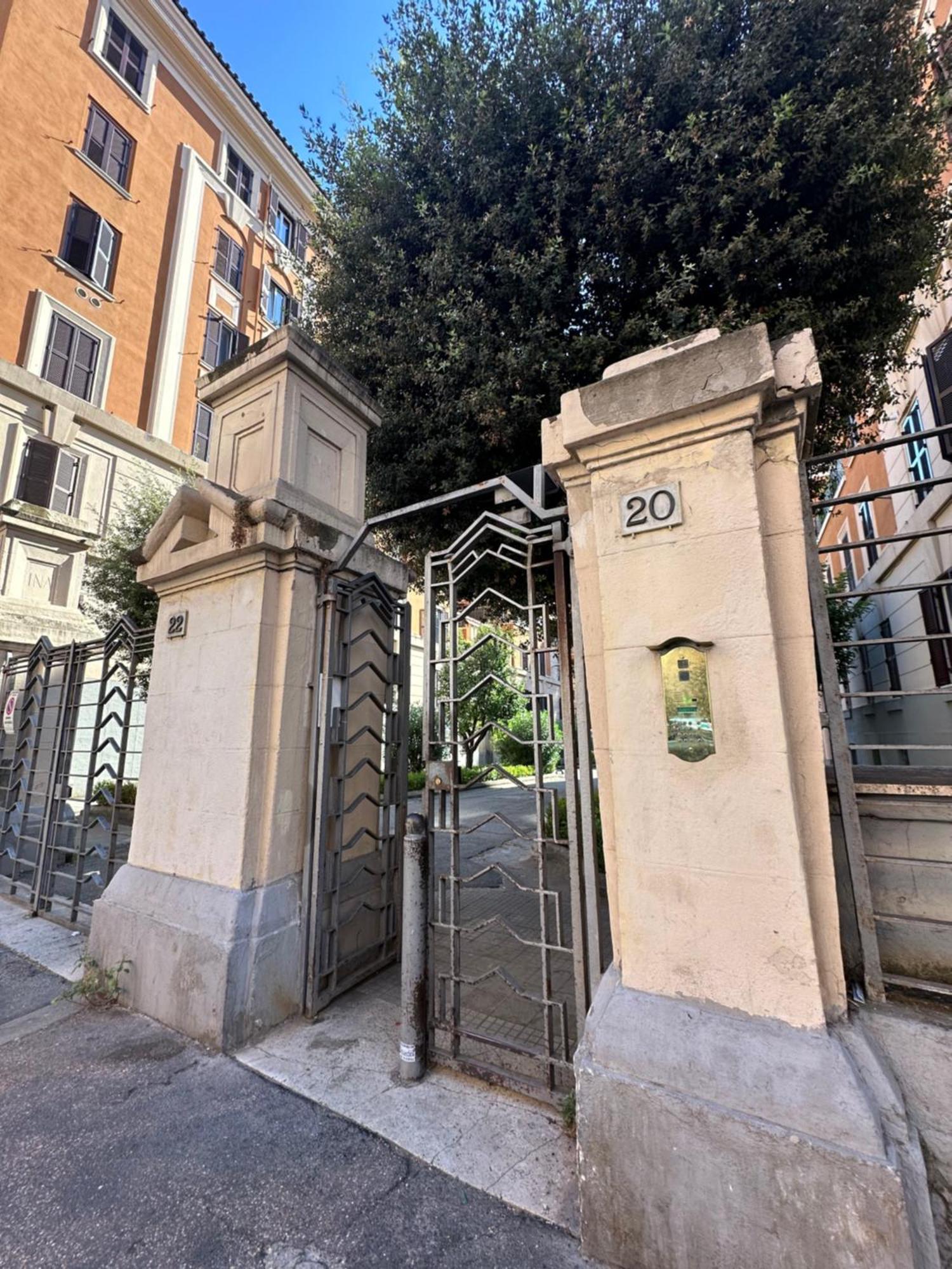 Cozy Enna Rooms - Metro Re Di Roma Екстер'єр фото